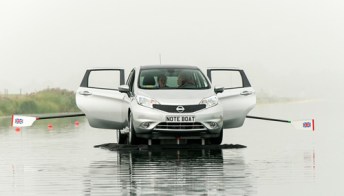 Nissan Note diventa barca a remi: foto