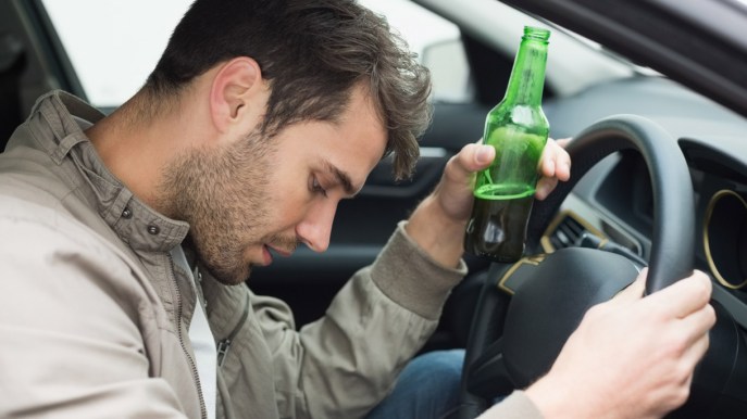 Ubriaco al volante: guidava con un tasso alcolemico da coma etilico