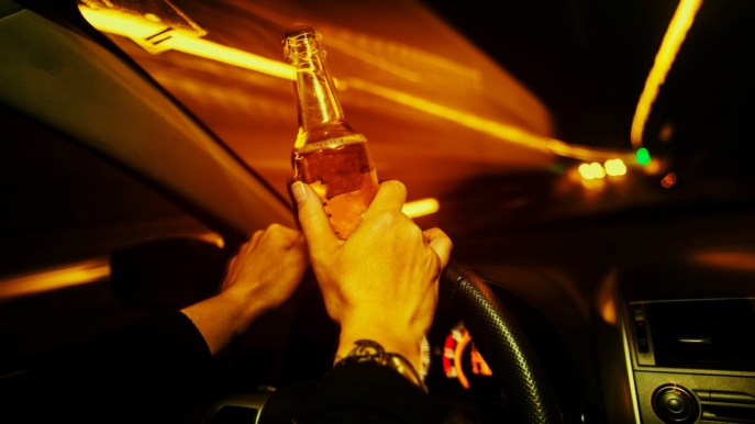 Se ti ubriachi, la macchina si blocca: l’Europa pensa ad una legge