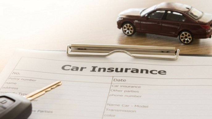 A chi intestare l’assicurazione dell’auto senza patente