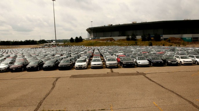 Il cimitero delle Volkswagen: migliaia di auto abbandonate