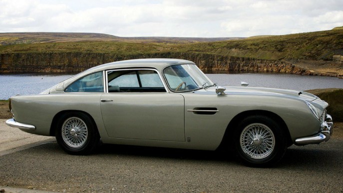 L’Aston Martin DB5 di James Bond verrà venduta all’asta