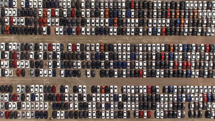 Ogni mille abitanti 625 auto in strada, record in Italia