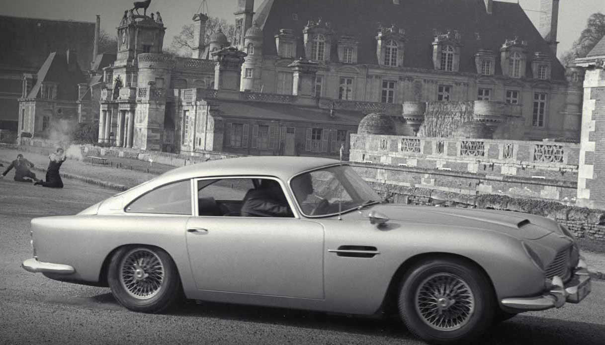 Aston Martin DB5, l'auto di James Bond torna in serie limitata