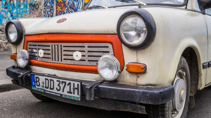Trabant, l’auto che divenne il simbolo di un paese diviso dal muro di Berlino