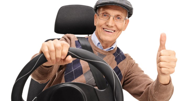 Bologna, all’età di 102 anni gli rinnovano la patente di guida
