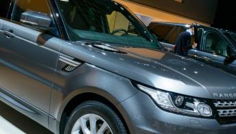 Jaguar Land Rover, portiere automatiche per i disabili