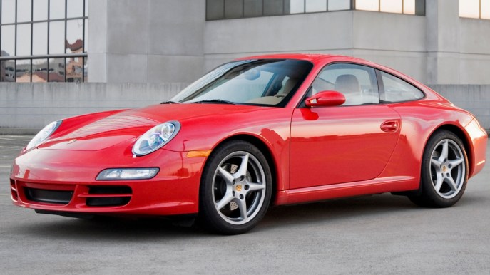 Nuova Porsche 911, il piacere alla guida non teme il confronto