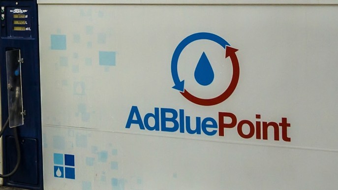AdBlue: ora è possibile fare rifornimento alla pompa