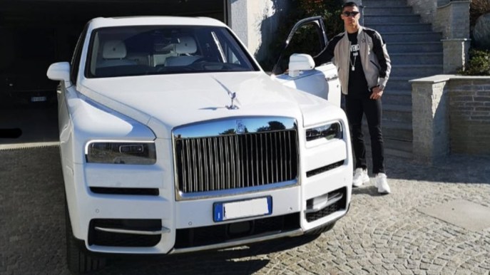 Cristiano Ronaldo svela su Instagram la sua nuova Rolls Royce Cullinan