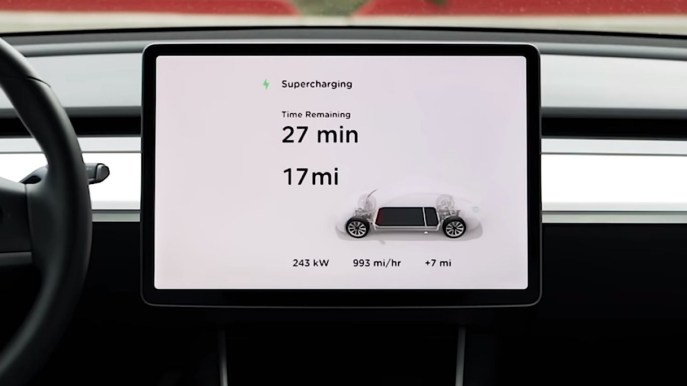 Tesla Supercharger V3, le auto elettriche si ricaricano in soli 5 minuti