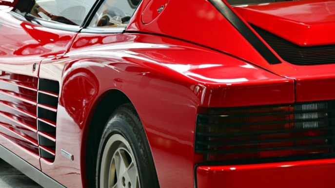 Ferrari Testarossa, icona anni Ottanta, è la preferita dagli italiani
