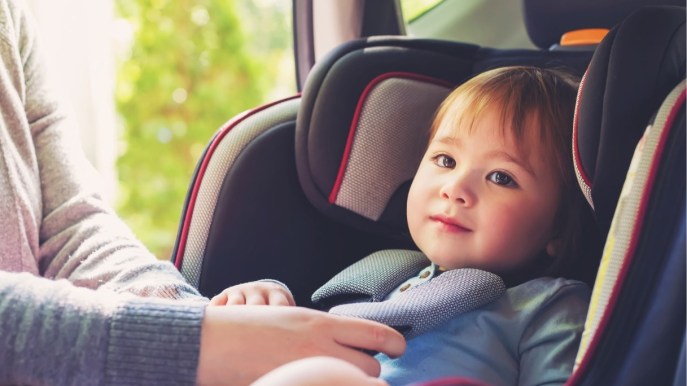 Bambini dimenticati in auto: slitta l’obbligo dei sistemi contro l’abbandono