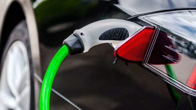 Una ricerca sostiene che il diesel è meno inquinante dell’elettrico