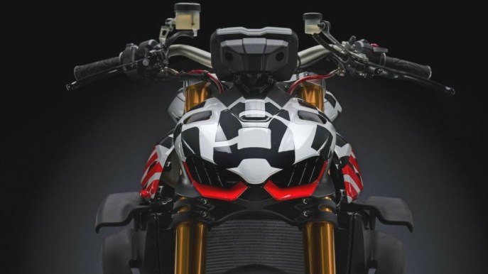 Ducati Streetfighter V4: svelato il prototipo della ‘nuda’ cattiva