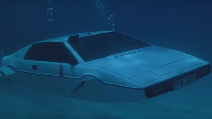 Tesla sta progettando l’auto sommmergibile di James Bond