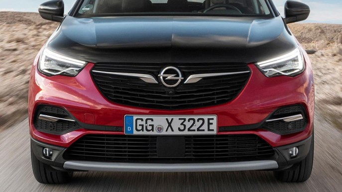 Arriva in Italia Opel Grandland X ibrida