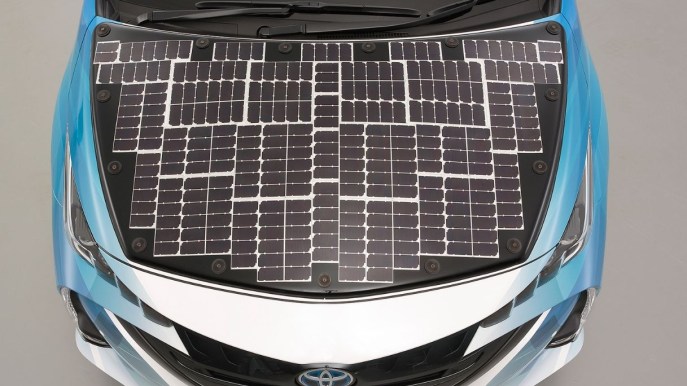 La rivoluzionaria auto solare di Toyota che ricarica le batterie