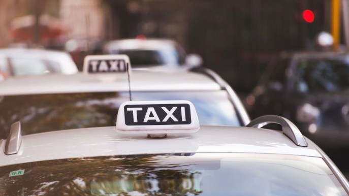 Taxi gratis per medici ed infermieri a Milano e Roma