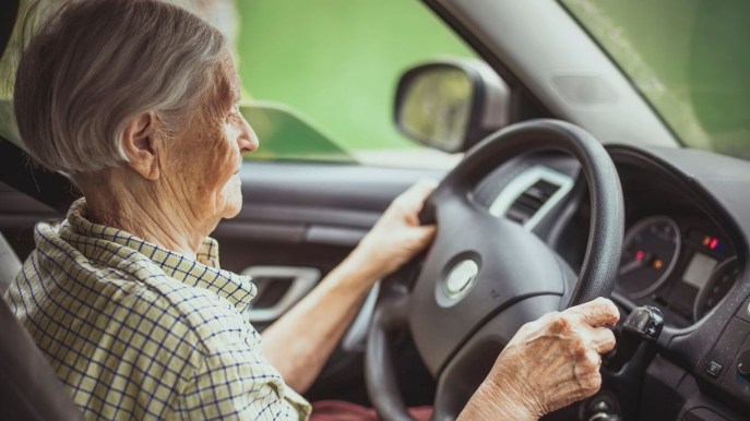 Gli errori più comuni al volante, con l’età aumentano i rischi