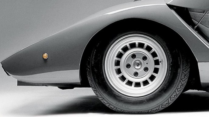 Lamborghini, prototipo mai mostrato al pubblico: il primo in carbonio