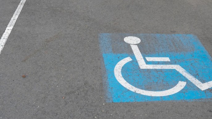 Disabili senza patente, parcheggi gratis anche per i loro accompagnatori