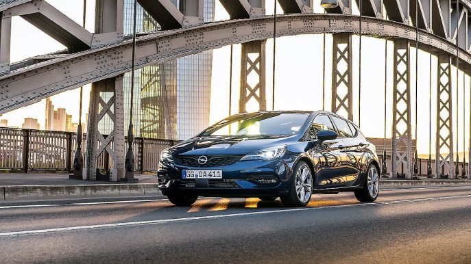 Auto aziendali: la nuova Opel Astra taglia consumi ed emissioni