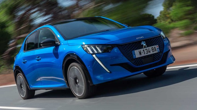 Peugeot al vertice del mercato delle ‘auto con la spina’