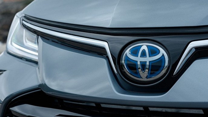 Toyota, nuove misure di sicurezza e stop alla produzione