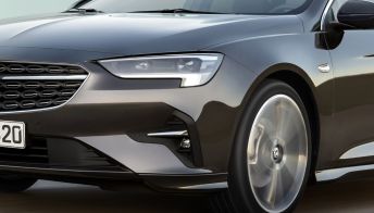 Opel Insignia, aperti gli ordini della versione più moderna e efficiente