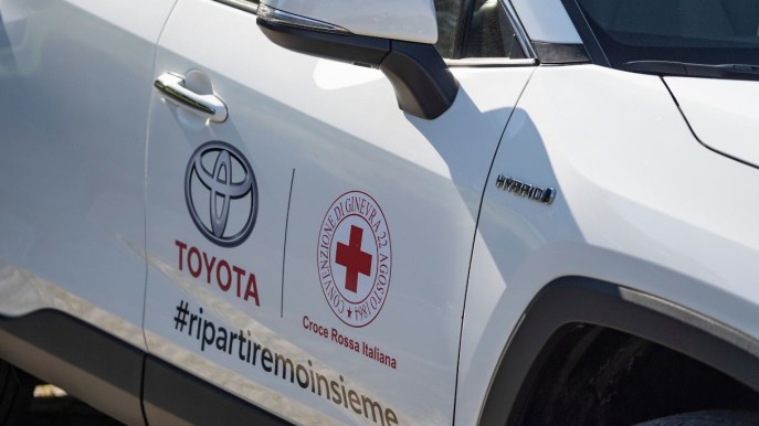 Toyota mette a disposizione veicoli per la Croce Rossa Italiana