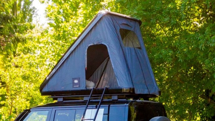 Vacanze 2020, Land Rover propone la “tenda da tetto”