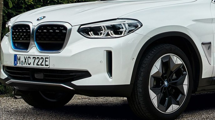 BMW svela il suo SUV elettrico iX3