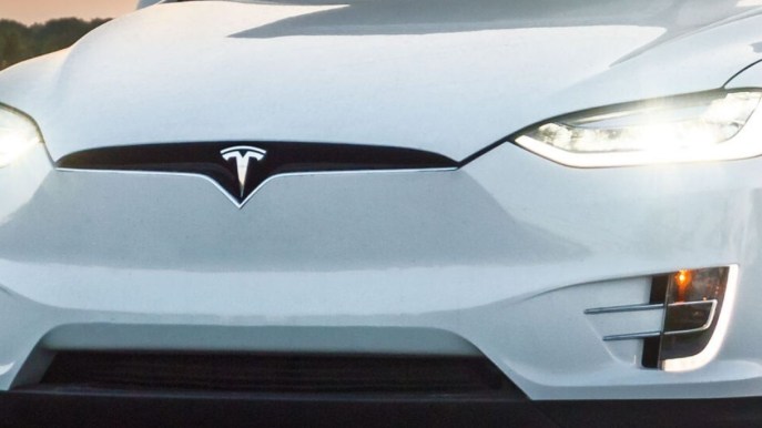 Sorpresa Tesla, in arrivo l’auto ad autonomia completa