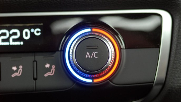 L’aria condizionata dell’auto è debole: cosa fare