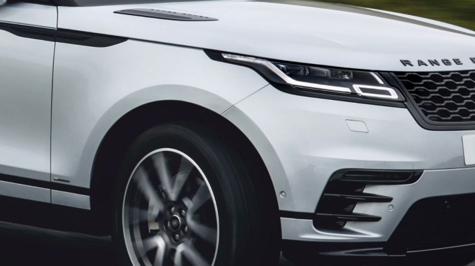 Range Rover, il Velar diventa ibrido plug-in