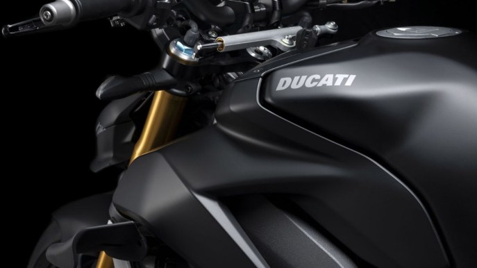 Ducati Streetfighter V4, diventa Euro 5 e Dark Stealth