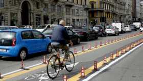La mobilità sostenibile, oltre che incentivata va protetta dal traffico
