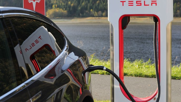 Tesla diventa fornitore di energia elettrica e taglia la bolletta