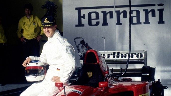 All’asta centinaia di cimeli Ferrari, c’è anche i caschi di Schumi