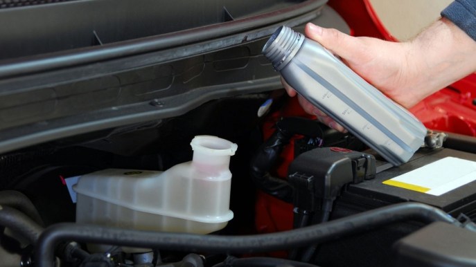 Qual è il liquido dei freni più adatto per la tua auto e come sostituirlo