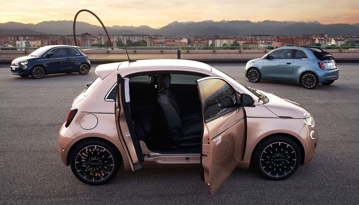 Fiat Nuova 500 è l'auto elettrica più venduta in Italia nel 2021