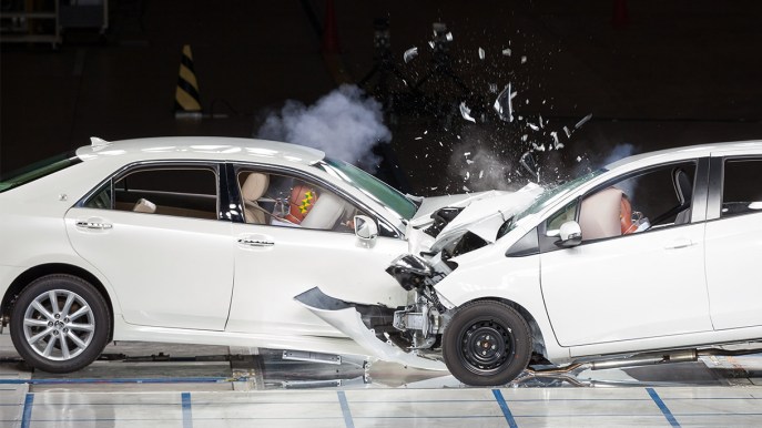 Come viene effettuato il crash test per auto