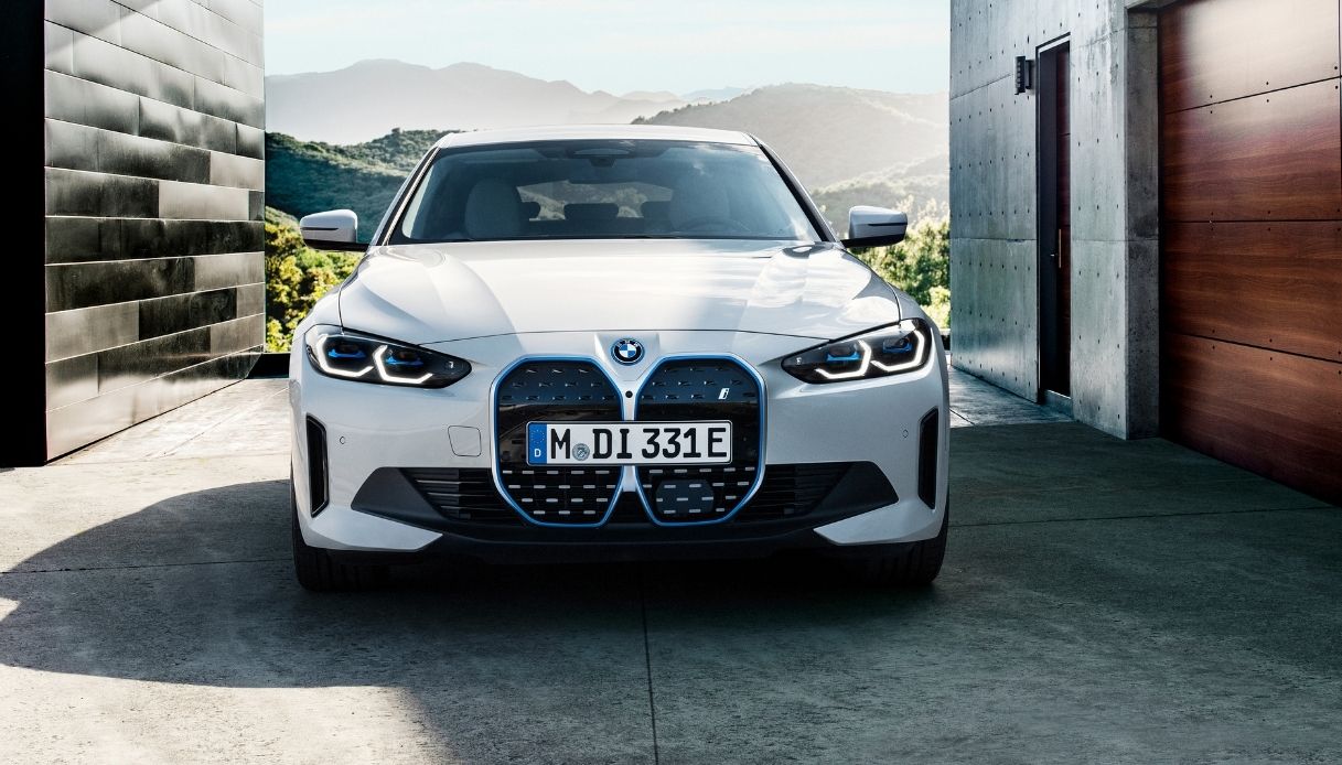 La nuova BMW i4 a zero emissioni