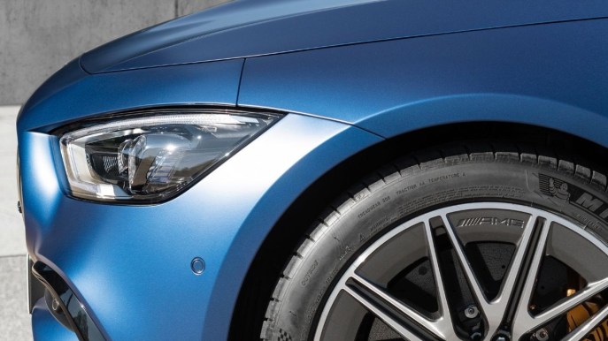 Mercedes-Amg GT Coupé4 si rinnova: aggiornamento ad alte prestazioni