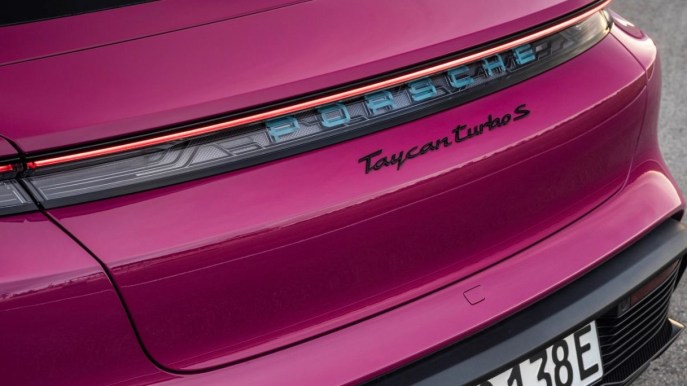 Porsche Taycan, l’evoluzione per il 2022: più autonomia e connettività