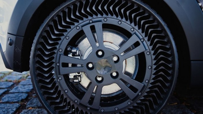 Prova su strada per gli pneumatici senza aria di Michelin