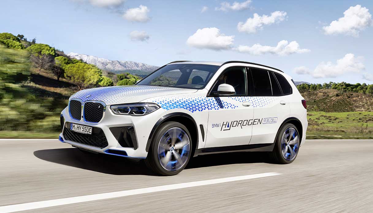 BMW iX5 Hydrogen è il primo SUV a celle di combustibile della casa bavarese