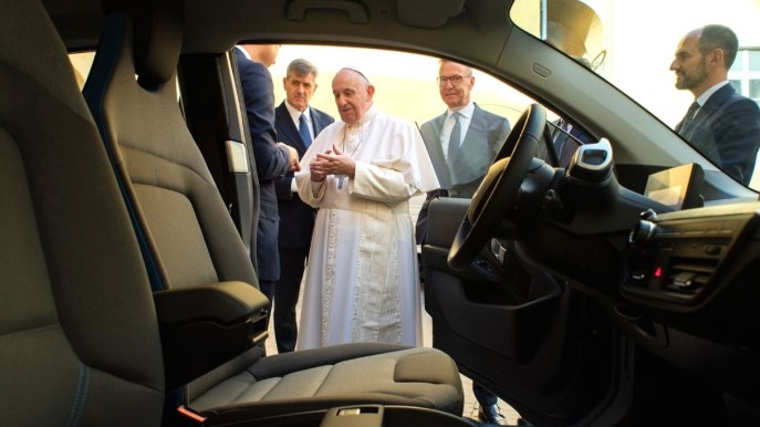 In regalo al Papa una BMWi3, simbolo dell’innovazione