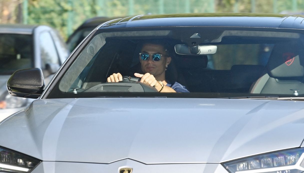 Cristiano Ronaldo al volante della sua nuova Lamborghini